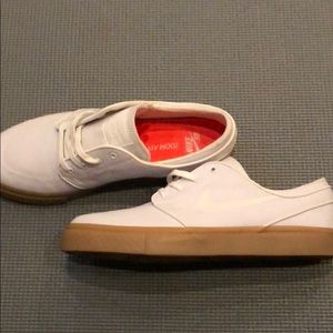 White on white Nike SB w/ gum sole